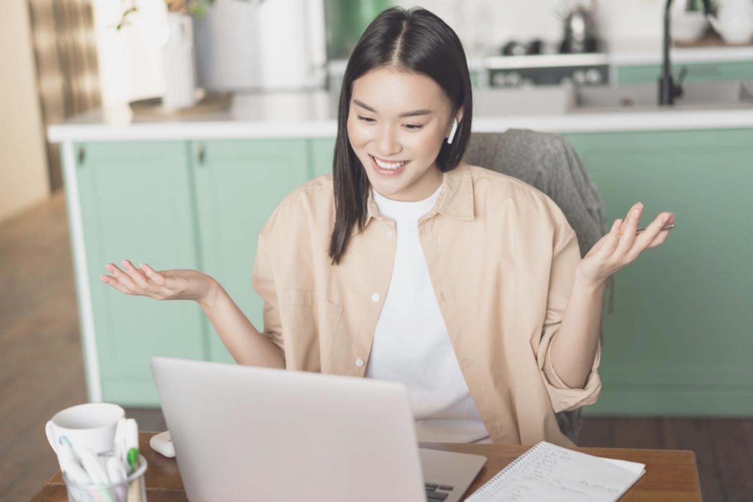 Modernes Büro mit Finanzplanungstools